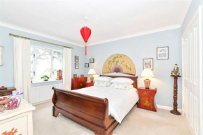 Stay at 'The Elms' in tranquil Church Norton, Selsey, ground floor bedroom, own private bathroom, quiet beach, 2 acre garden on edge of wildlife nature reserve